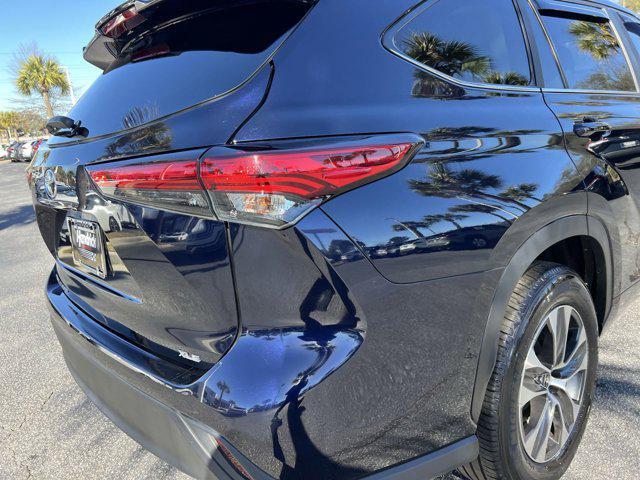 used 2023 Toyota Highlander car, priced at $32,178