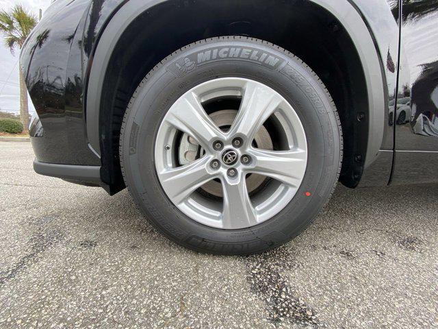 used 2021 Toyota Highlander car, priced at $26,998