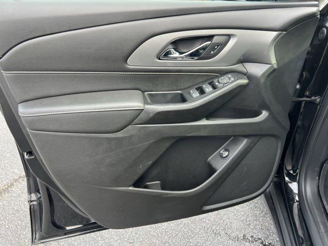 used 2023 Chevrolet Traverse car, priced at $32,498