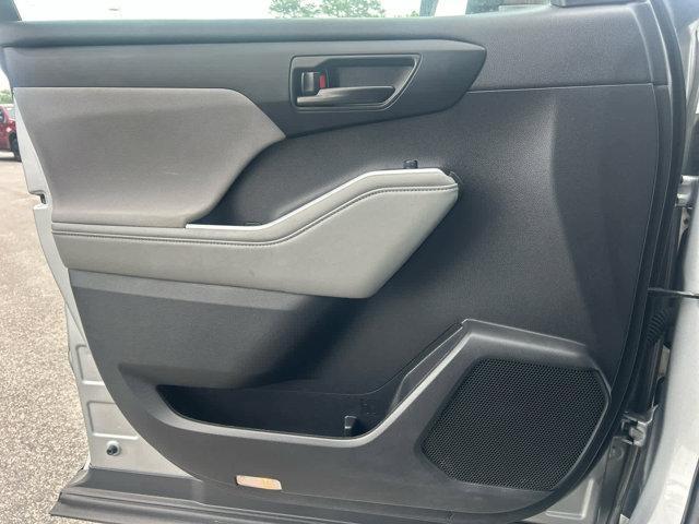 used 2023 Toyota Highlander car, priced at $31,998