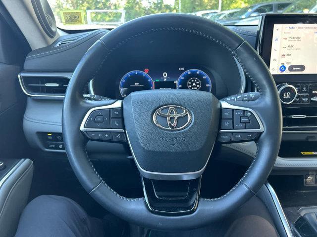 used 2023 Toyota Highlander car, priced at $41,747