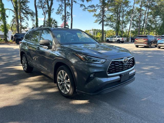 used 2023 Toyota Highlander car, priced at $41,747