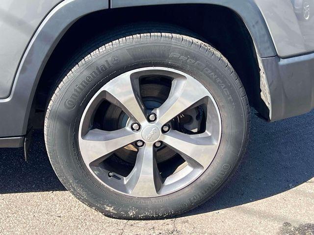 used 2019 Jeep Cherokee car, priced at $12,397