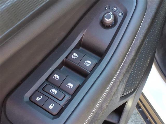 new 2025 Jeep Grand Cherokee car, priced at $40,256