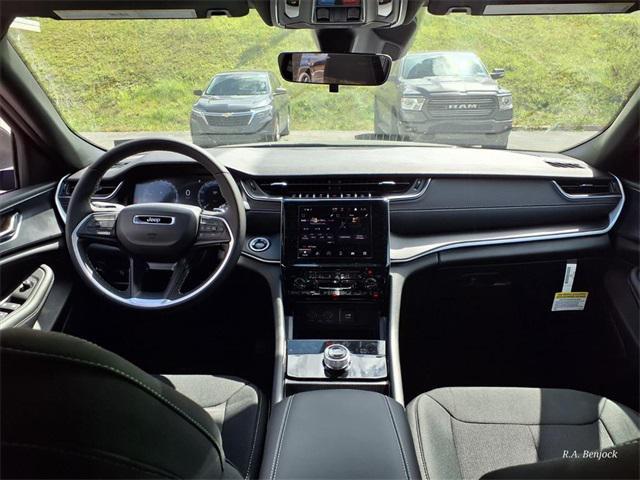 new 2025 Jeep Grand Cherokee car, priced at $41,688