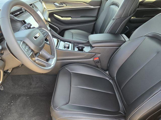 new 2026 Jeep Grand Cherokee car, priced at $48,049