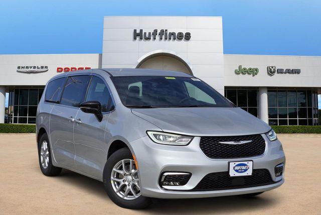 new 2026 Chrysler Pacifica car, priced at $39,897