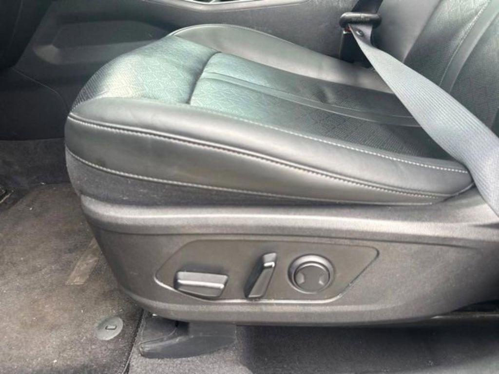 used 2023 Kia Sorento car, priced at $26,282