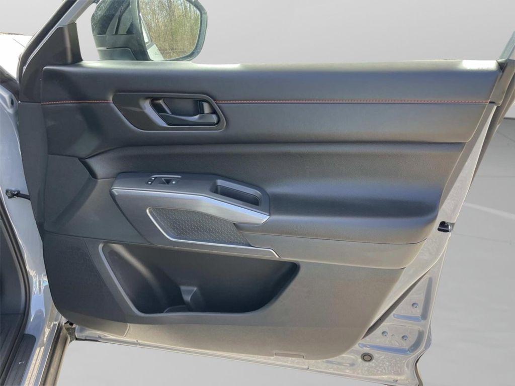 new 2026 Nissan Pathfinder car, priced at $45,801