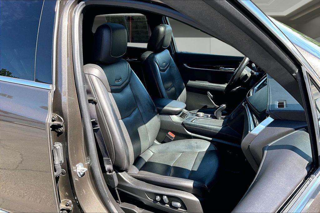 used 2020 Cadillac XT5 car, priced at $17,000