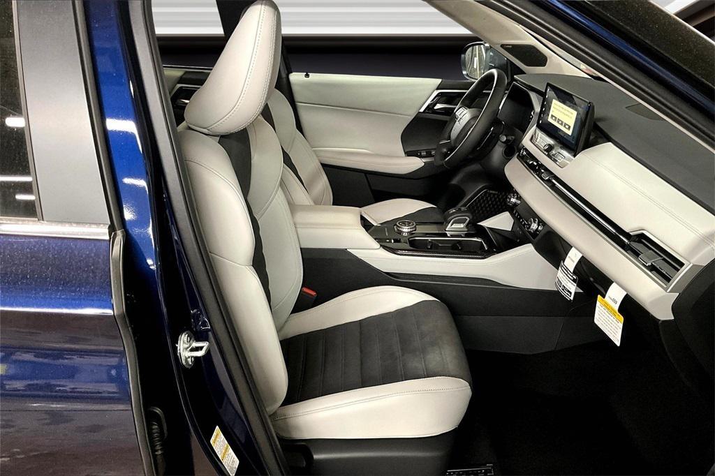 new 2025 Mitsubishi Outlander car, priced at $33,585