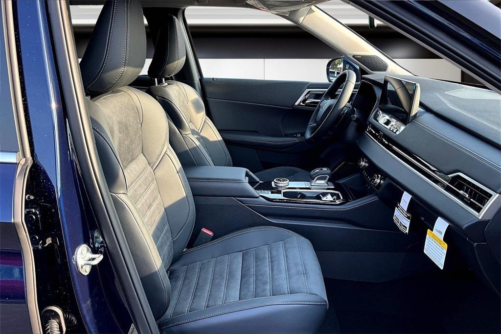 new 2025 Mitsubishi Outlander car, priced at $33,530
