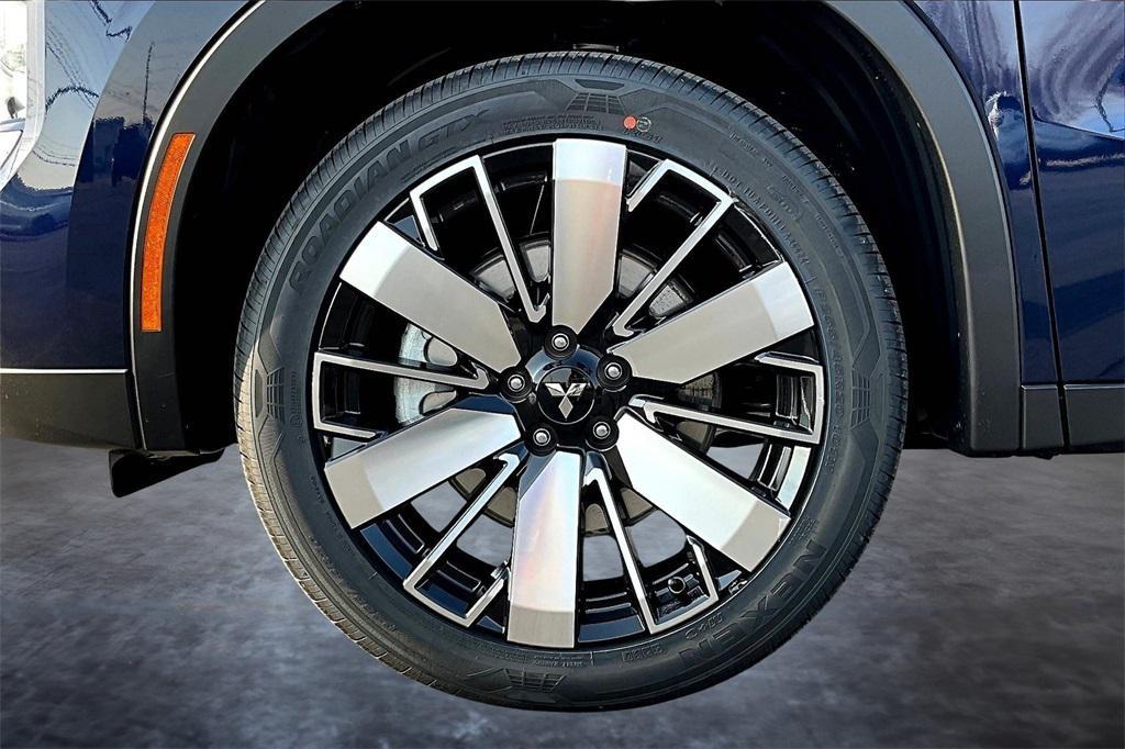 new 2025 Mitsubishi Outlander car, priced at $33,530