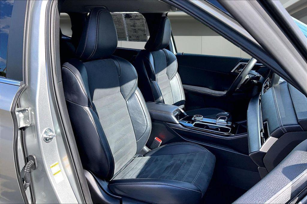 used 2025 Mitsubishi Outlander car, priced at $25,404