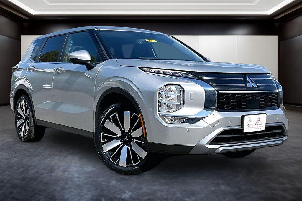used 2025 Mitsubishi Outlander car, priced at $25,404