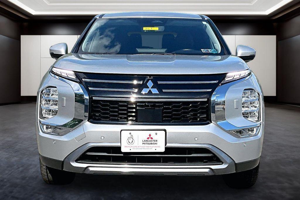 used 2025 Mitsubishi Outlander car, priced at $25,404