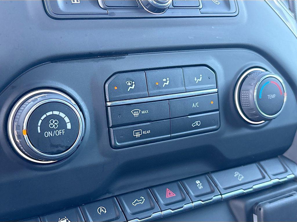 used 2025 Chevrolet Silverado 1500 car, priced at $33,800