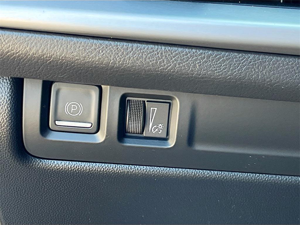 used 2024 Cadillac XT4 car, priced at $27,700