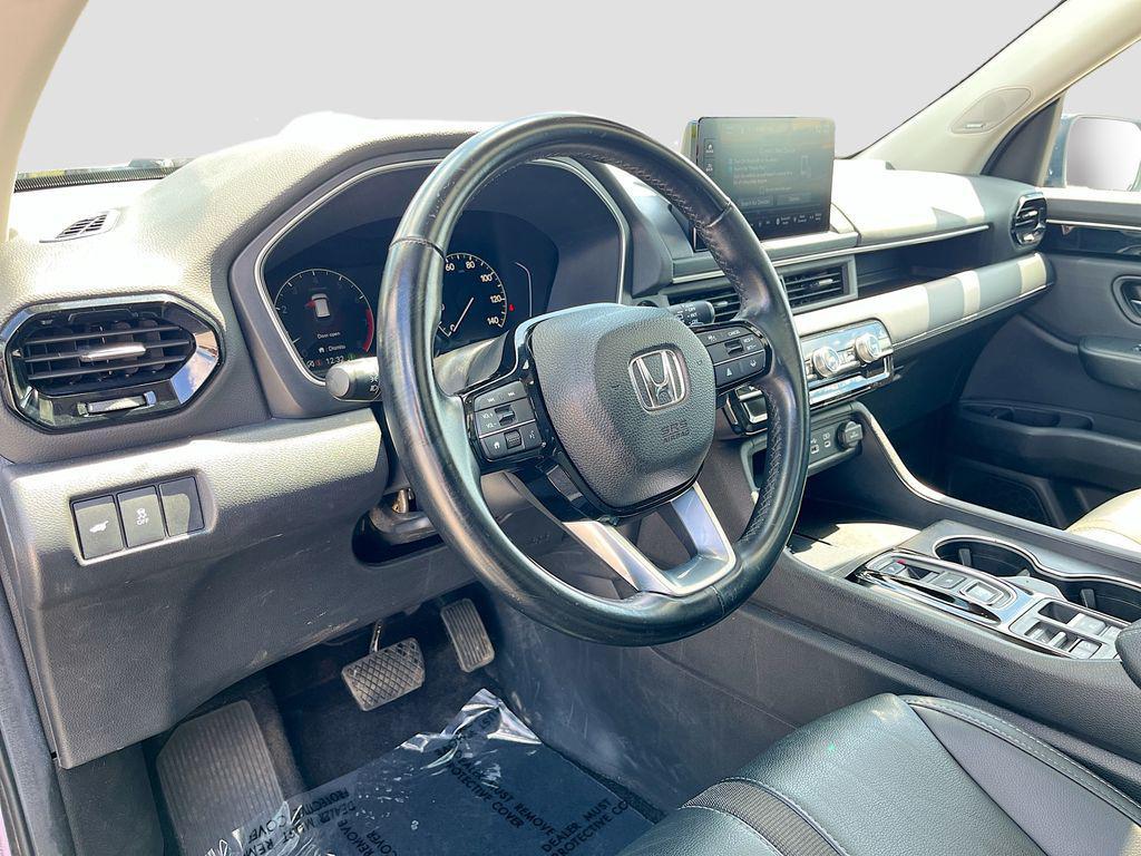 used 2025 Honda Pilot car, priced at $36,200