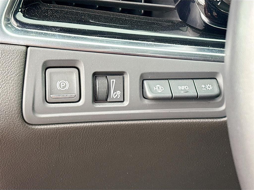 used 2024 Cadillac XT6 car, priced at $38,600