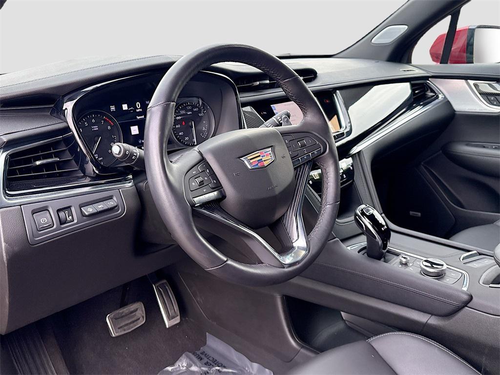 used 2024 Cadillac XT6 car, priced at $38,600