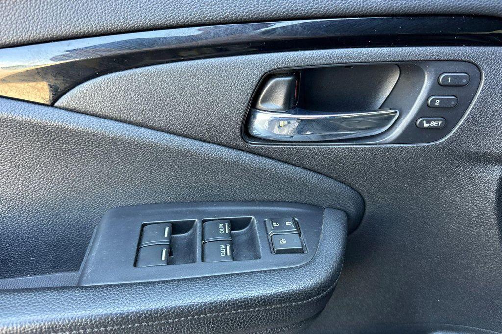 used 2020 Honda Pilot car, priced at $24,395