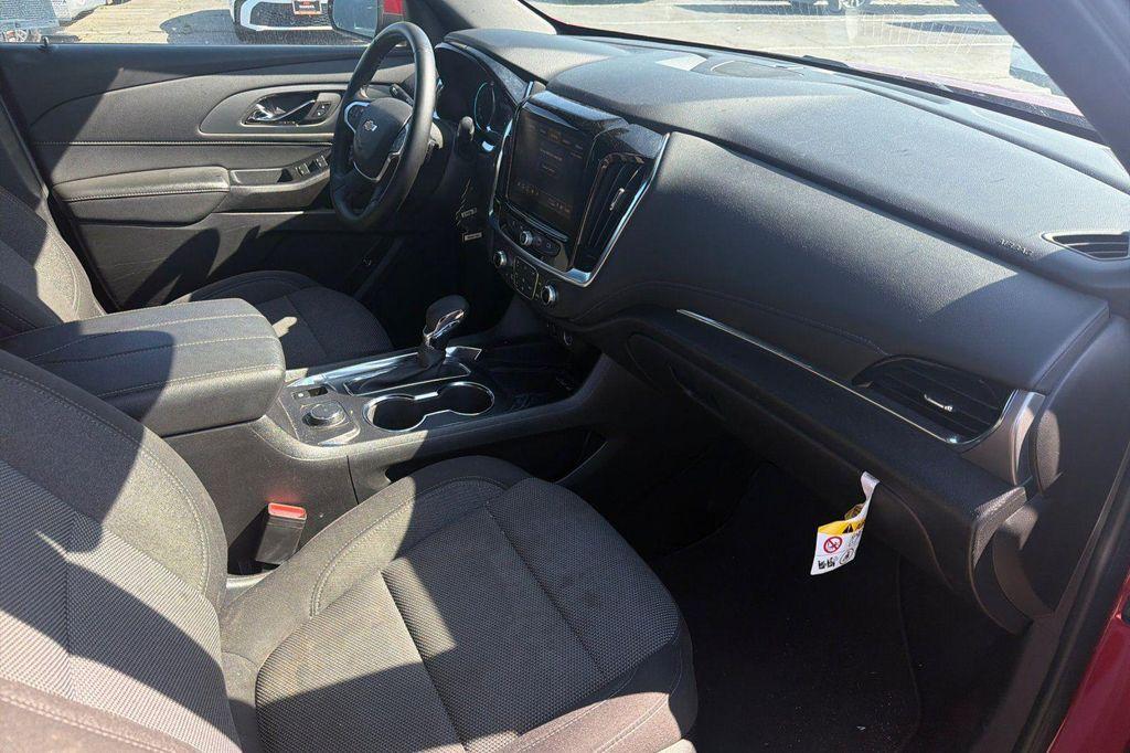 used 2023 Chevrolet Traverse car, priced at $26,895