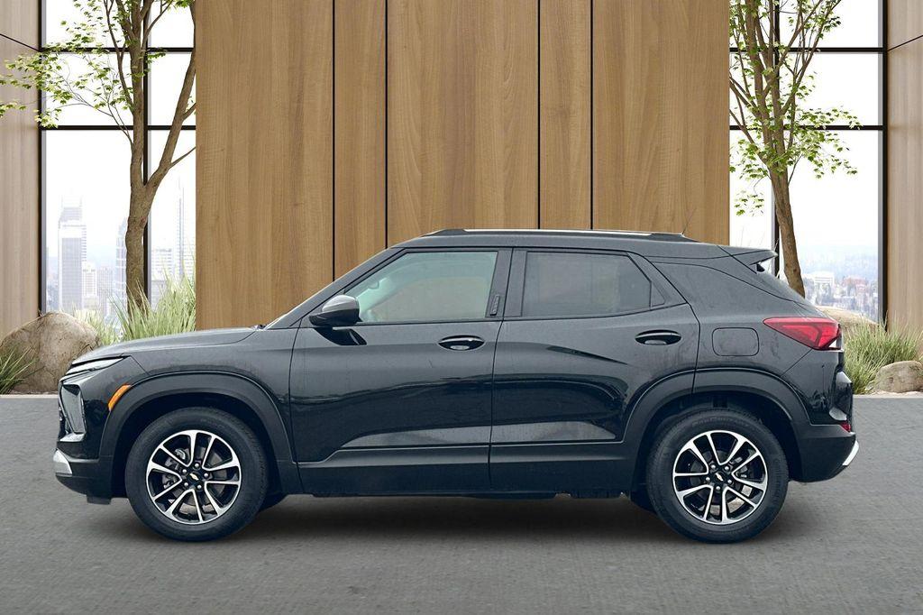 new 2025 Chevrolet TrailBlazer car, priced at $30,099