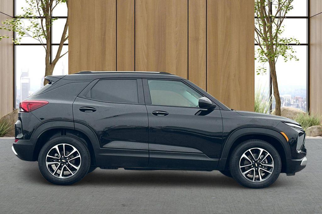 new 2025 Chevrolet TrailBlazer car, priced at $30,099