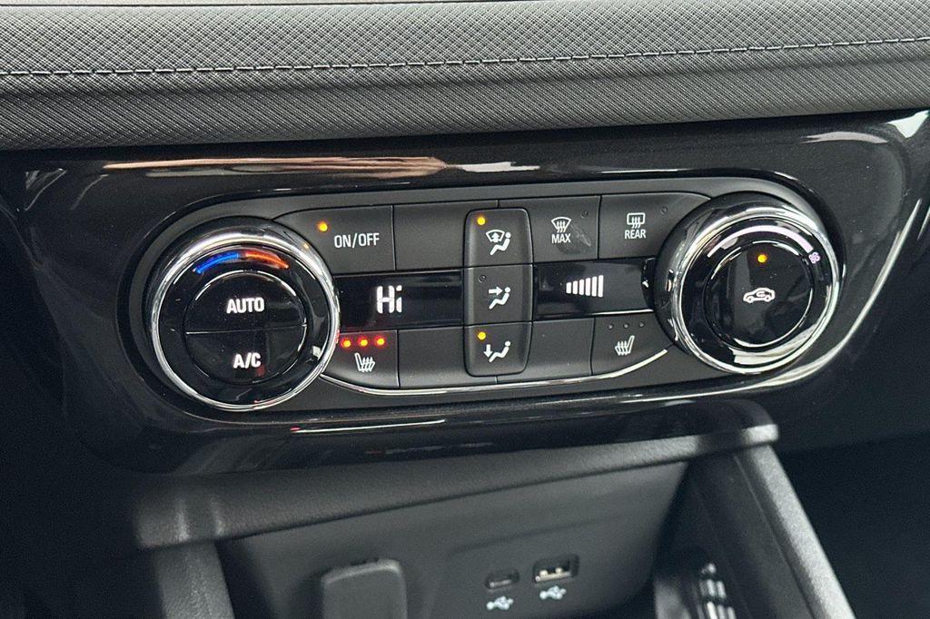 new 2025 Chevrolet TrailBlazer car, priced at $30,099