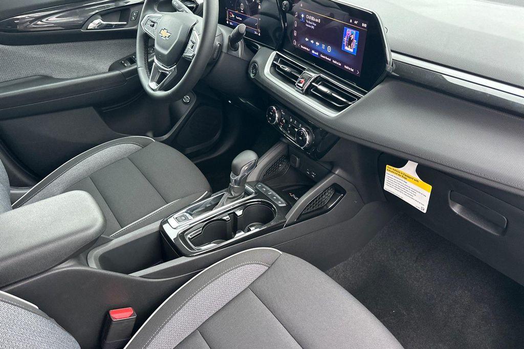 new 2025 Chevrolet TrailBlazer car, priced at $30,099