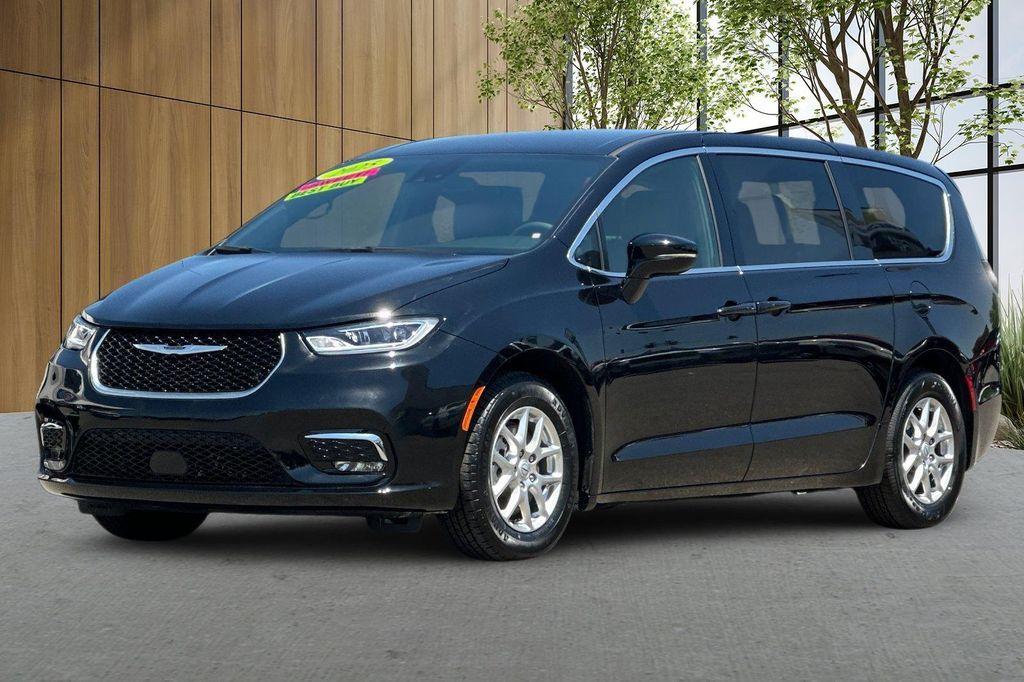 used 2025 Chrysler Pacifica car, priced at $28,395