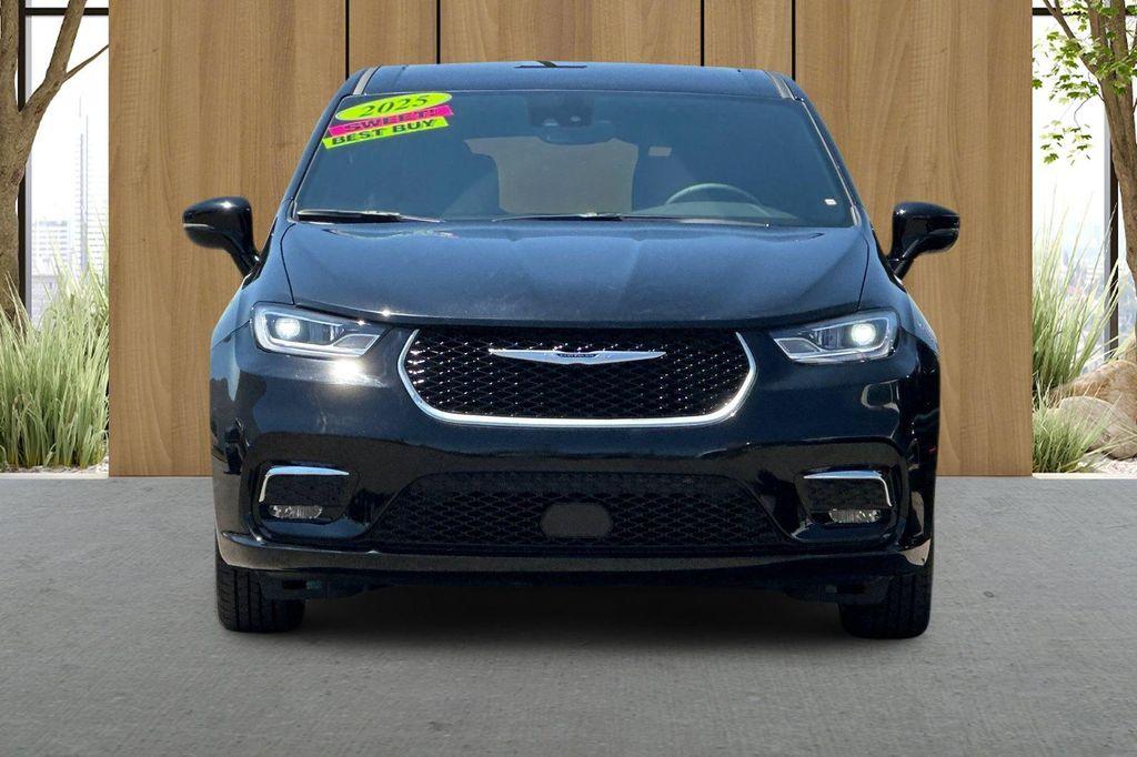 used 2025 Chrysler Pacifica car, priced at $28,395