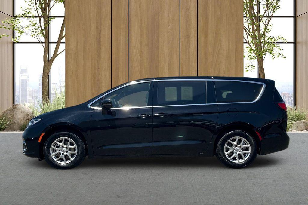 used 2025 Chrysler Pacifica car, priced at $28,395