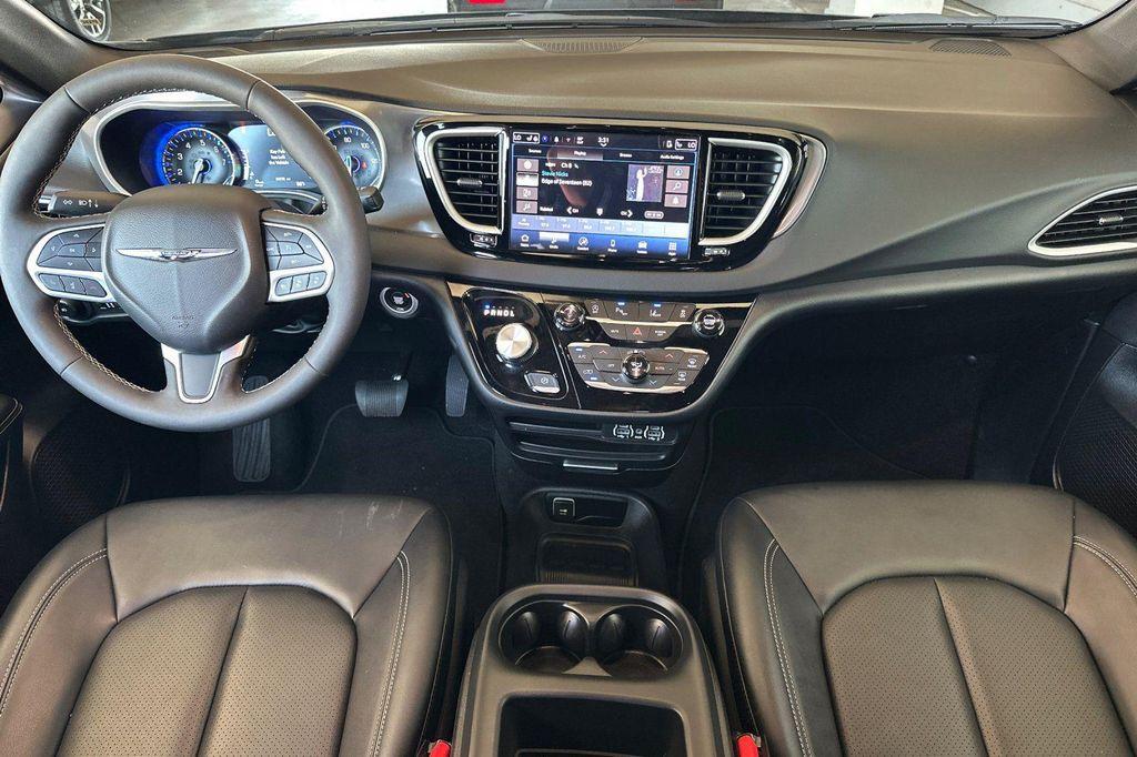 used 2025 Chrysler Pacifica car, priced at $28,395