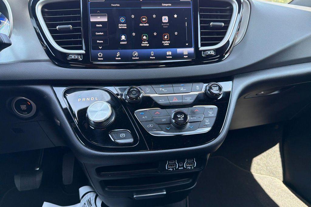 used 2025 Chrysler Pacifica car, priced at $29,651