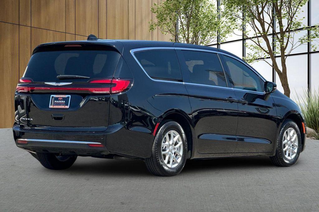 used 2025 Chrysler Pacifica car, priced at $28,395
