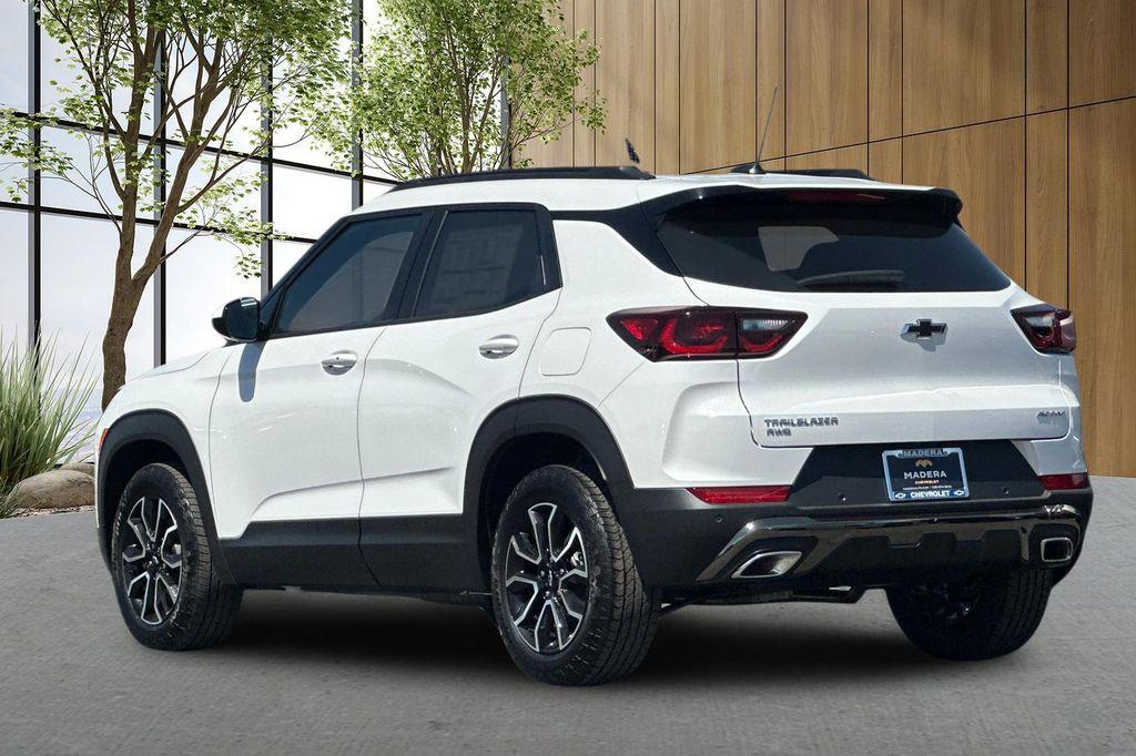 new 2025 Chevrolet TrailBlazer car, priced at $32,075