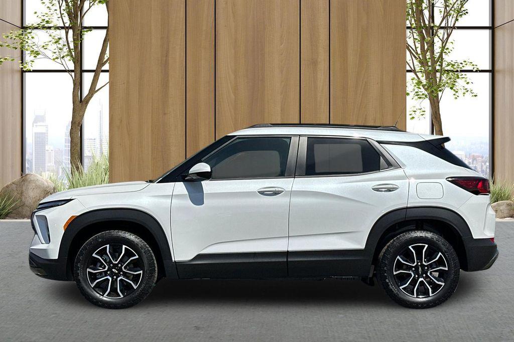 new 2025 Chevrolet TrailBlazer car, priced at $32,075