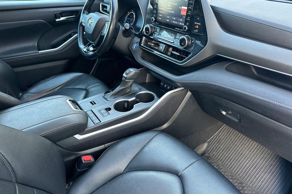 used 2020 Toyota Highlander Hybrid car, priced at $29,395