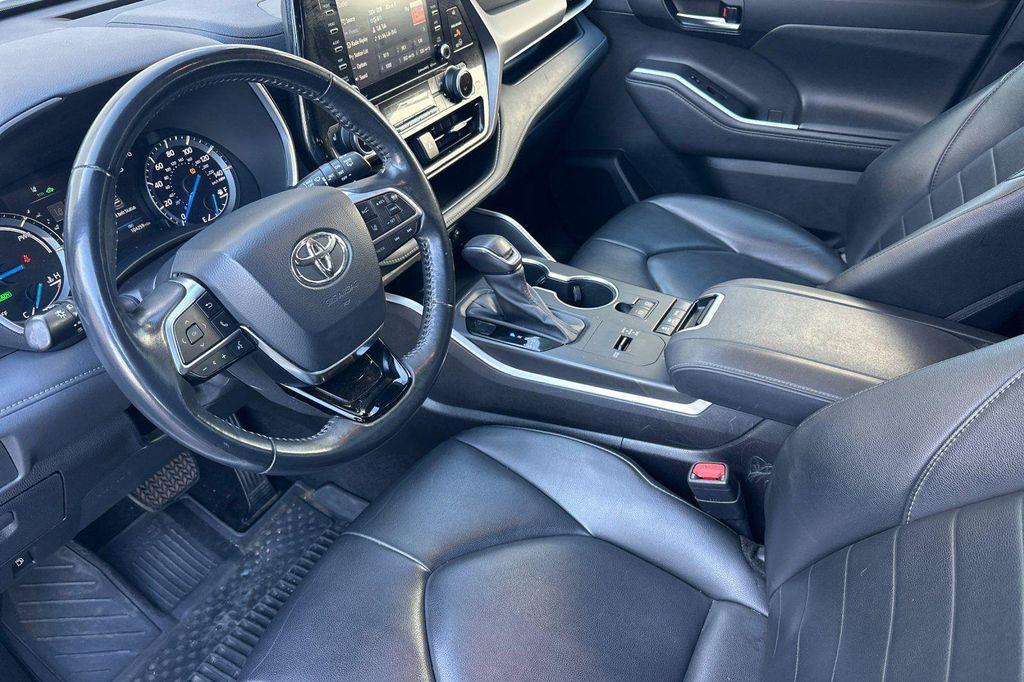 used 2020 Toyota Highlander Hybrid car, priced at $29,395