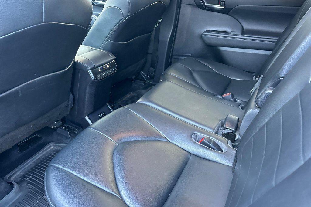 used 2020 Toyota Highlander Hybrid car, priced at $29,395