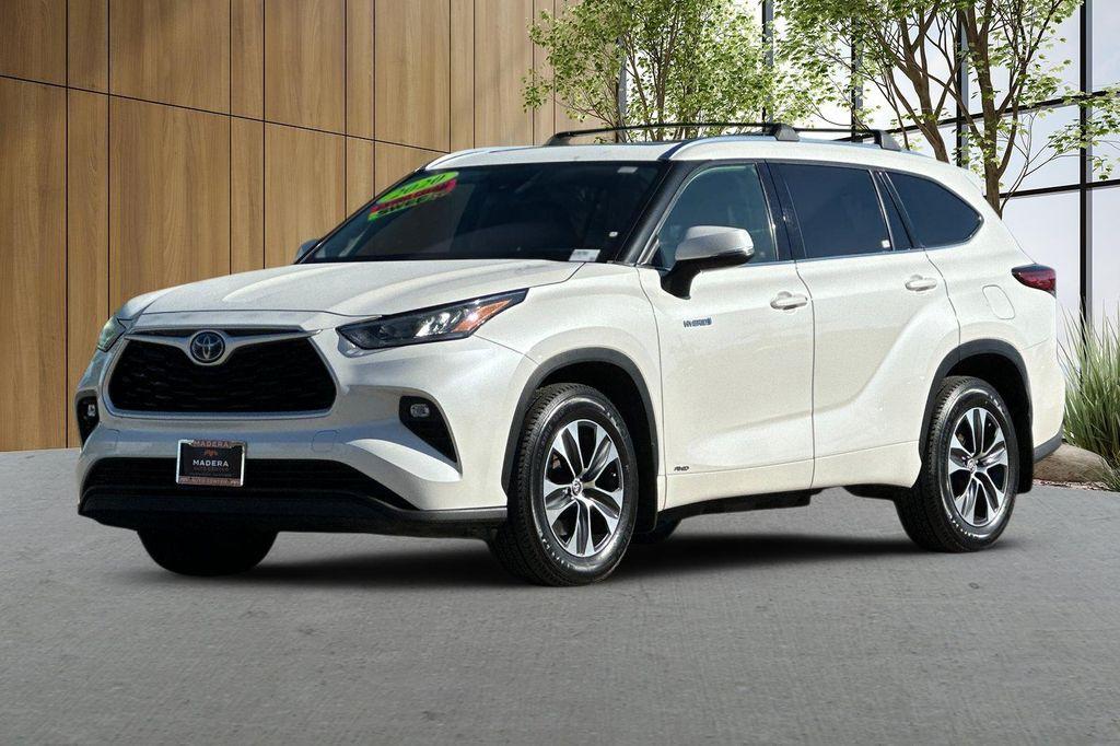 used 2020 Toyota Highlander Hybrid car, priced at $29,395