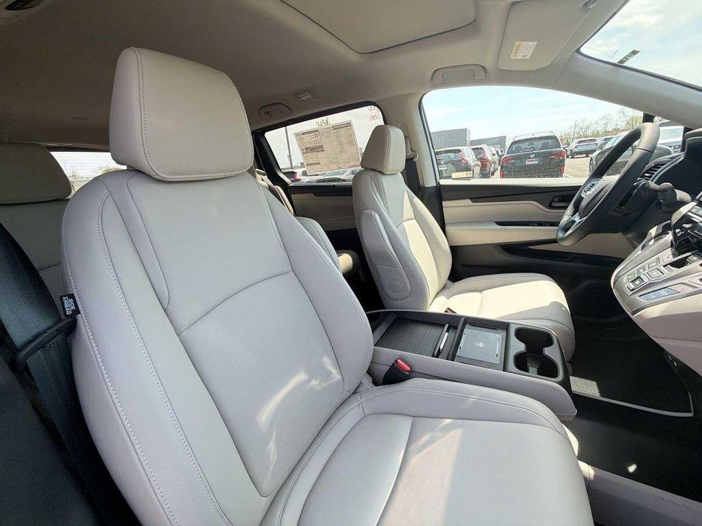 new 2026 Honda Odyssey car, priced at $44,997