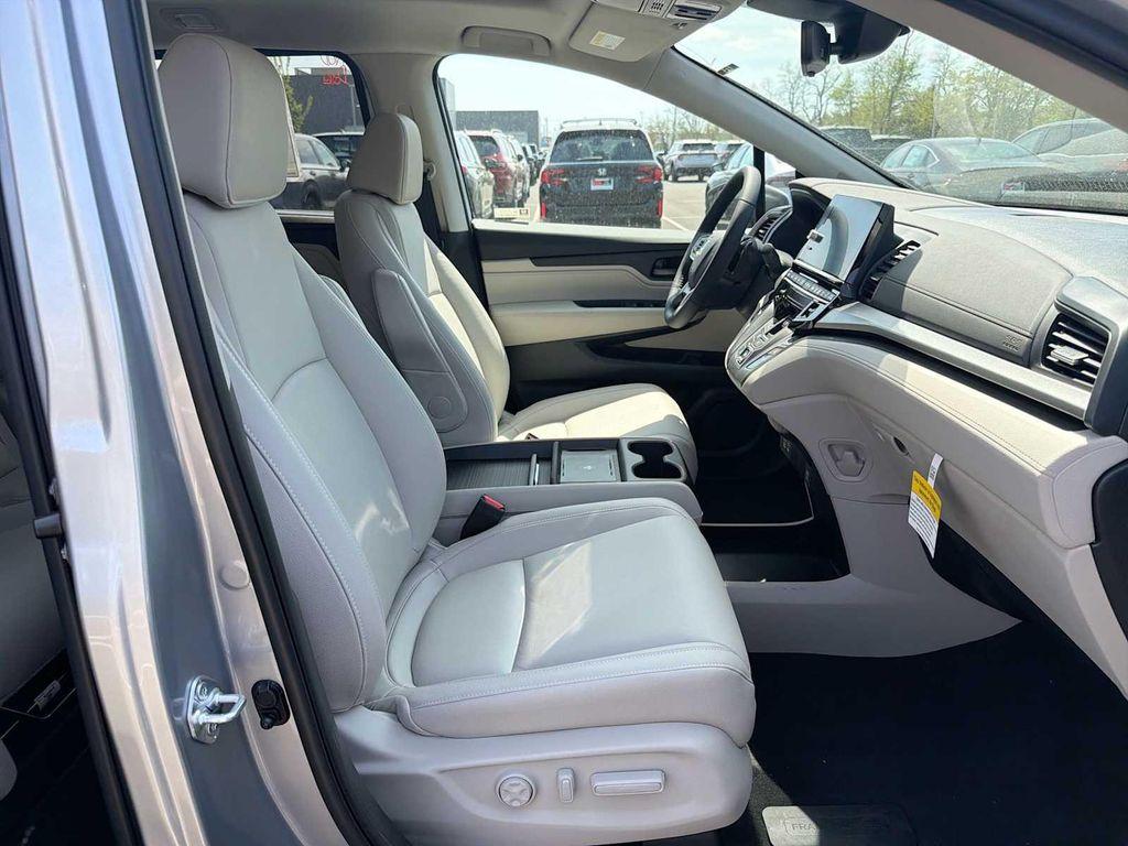 new 2026 Honda Odyssey car, priced at $44,997