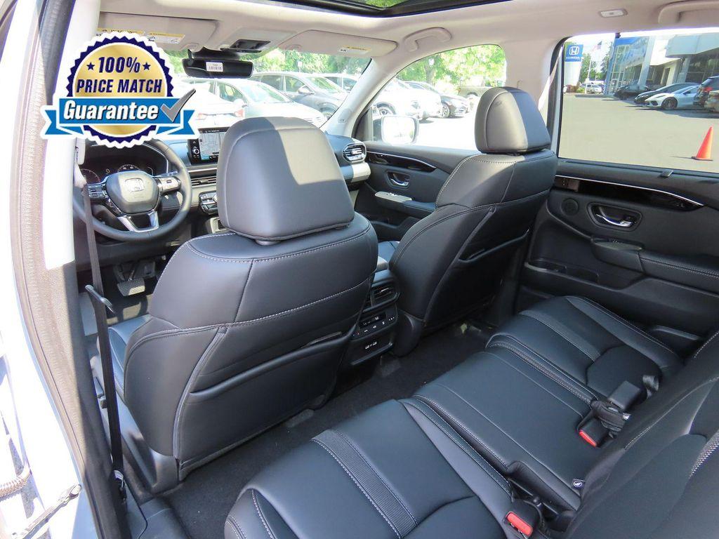 new 2025 Honda Pilot car, priced at $45,750