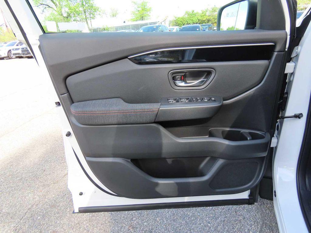 new 2026 Honda Pilot car, priced at $46,344
