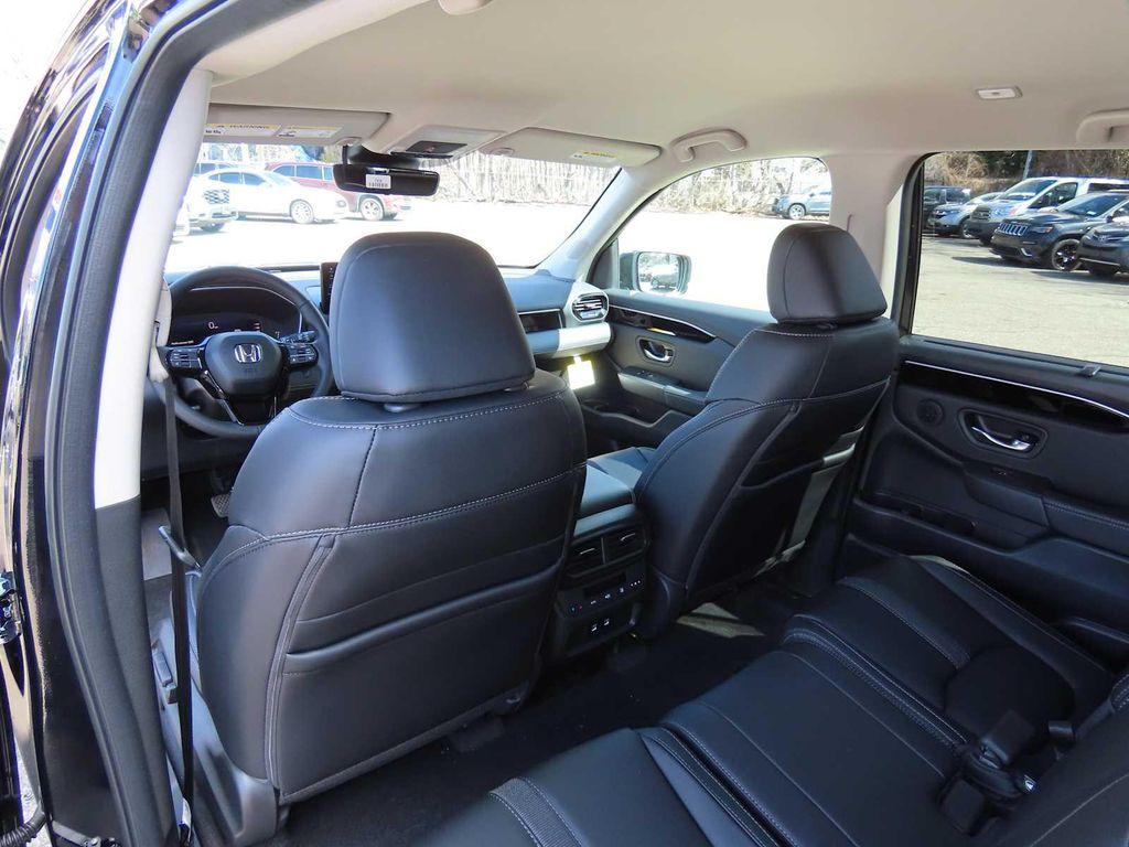 new 2026 Honda Pilot car, priced at $47,940