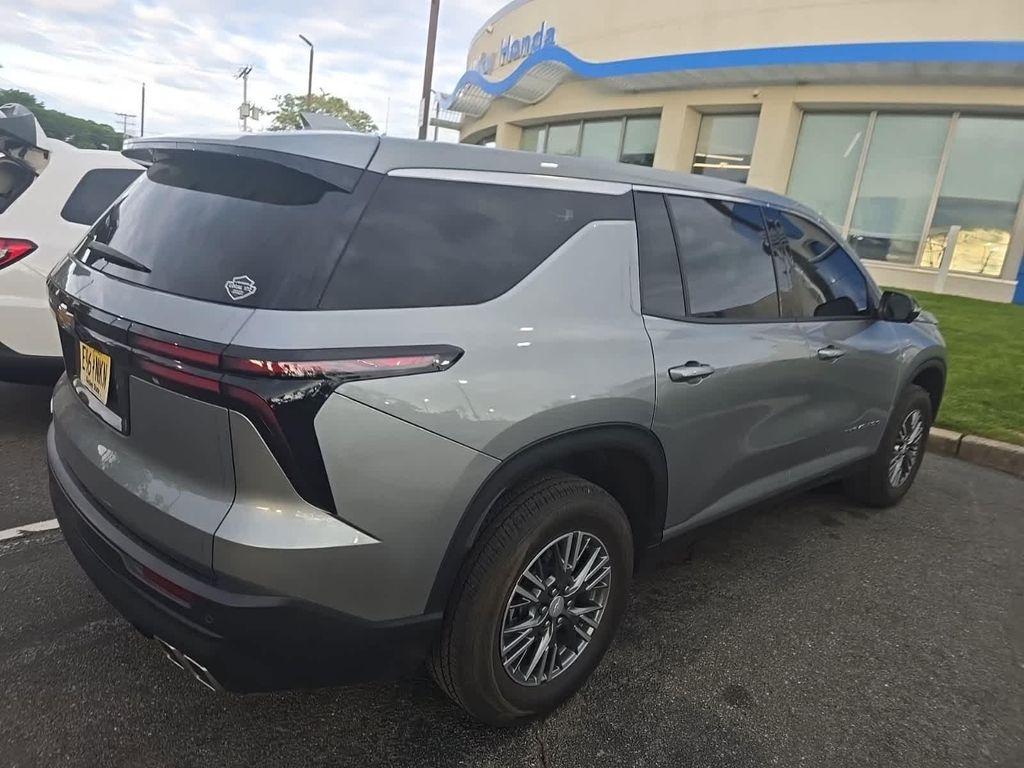 used 2024 Chevrolet Traverse car