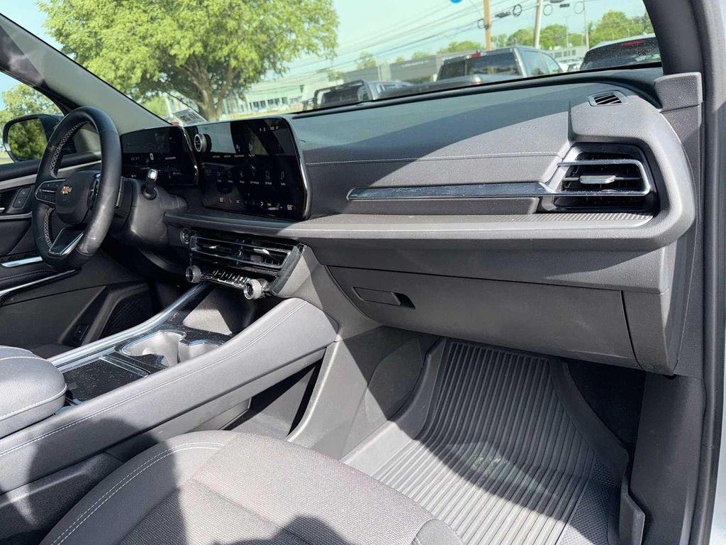 used 2024 Chevrolet Traverse car, priced at $32,289